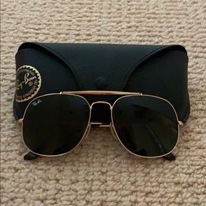 Ray Ban Large Aviators with Black Case
